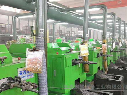 宏耀科技生產(chǎn)機(jī)臺(tái)一角